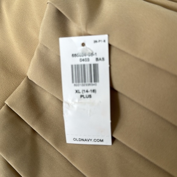 Old Navy High-Waisted Pleated
Performance Skort - Picture 10 of 14